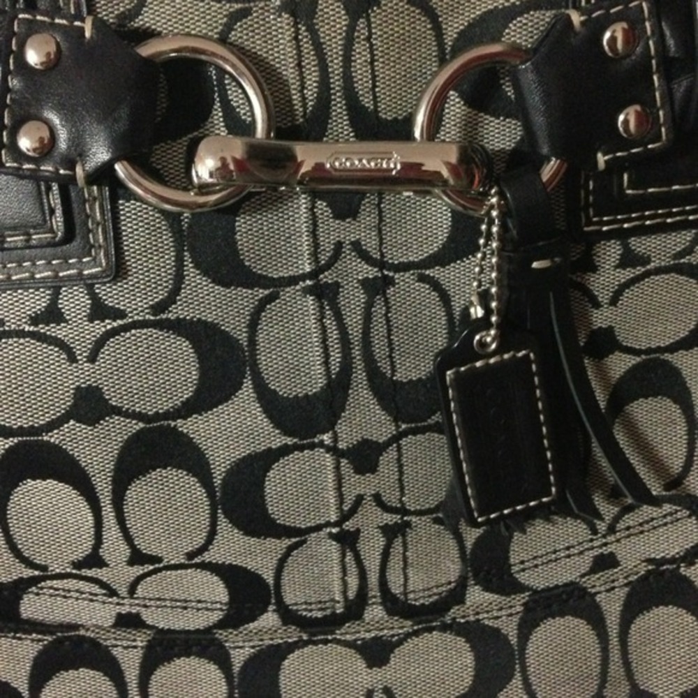 Authentic Coach purse - Picture 2 of 4